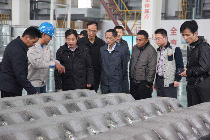 西藏自治区国资委副主任王国新来集团公司调研