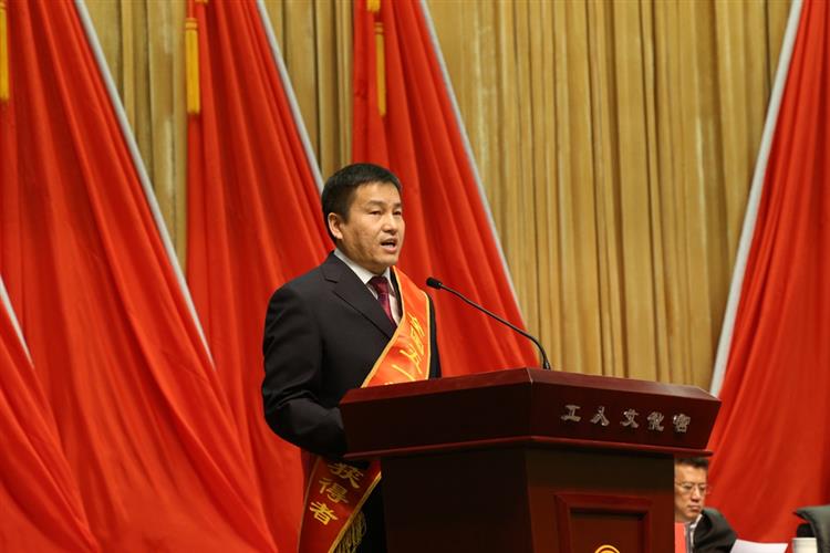 王战宏喜获全国五一劳动奖章