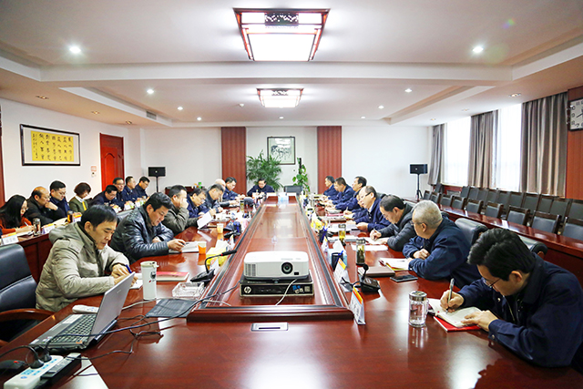 集团公司召开党委理论学习中心组（扩大）学习会