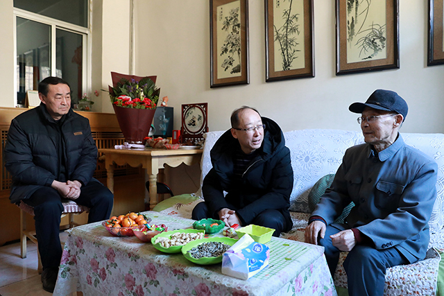 集团公司领导看望慰问离退休老领导