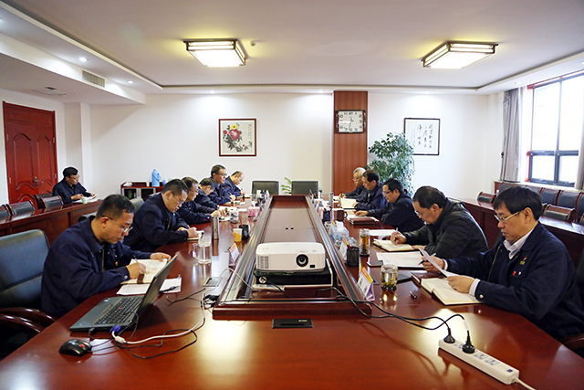 集团公司召开党委理论学习中心组（扩大）学习会