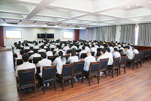 集团公司召开2017年度“五四”表彰会议