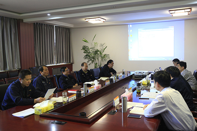 集团公司召开党委理论学习中心组（扩大）学习会