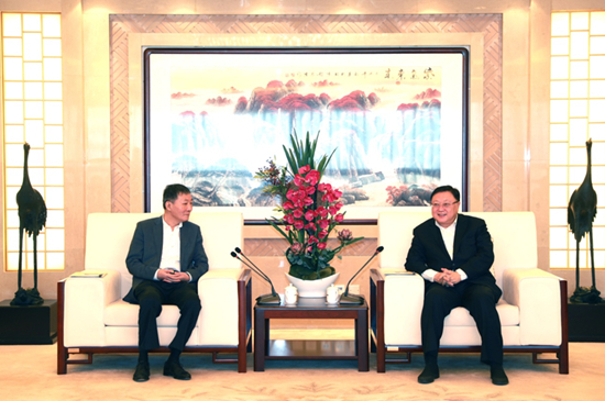 王彤宙董事长与北部湾港务集团董事长周小溪举行会谈