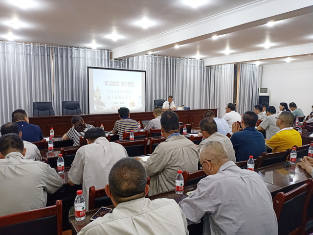 赵文通到东方钽业讲专题党课