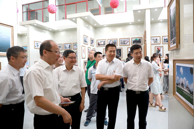 集团公司举办“我和我的祖国”摄影展