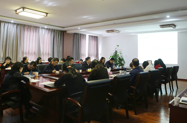 黄辉为集团公司财务部门和房地产公司全体党员讲专题党课