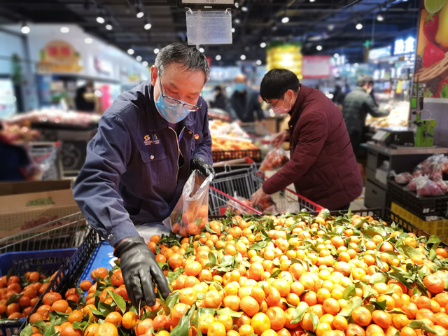 集团公司为集中隔离单身职工送温暖