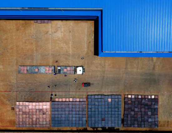 中国有色集团首批“迪兹瓦铜”启运回国