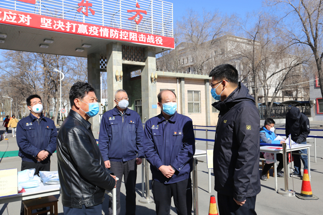 丁秀强为集团公司赠送防疫物资