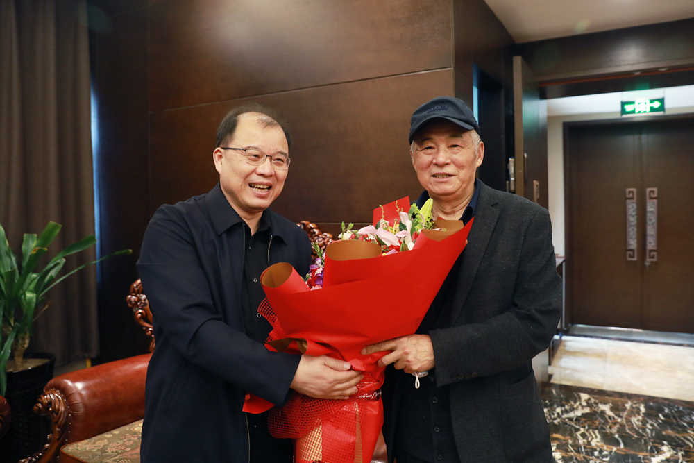 中国有色集团党委书记、董事长奚正平看望慰问何季麟院士