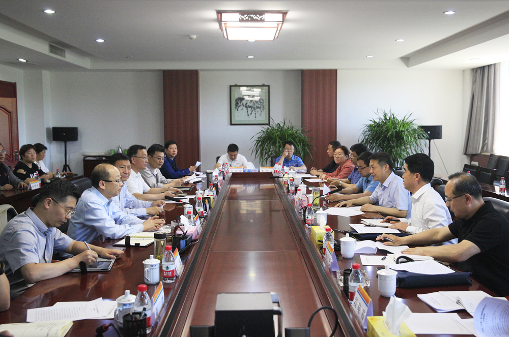 自治区人大副主任彭友东到集团公司调研