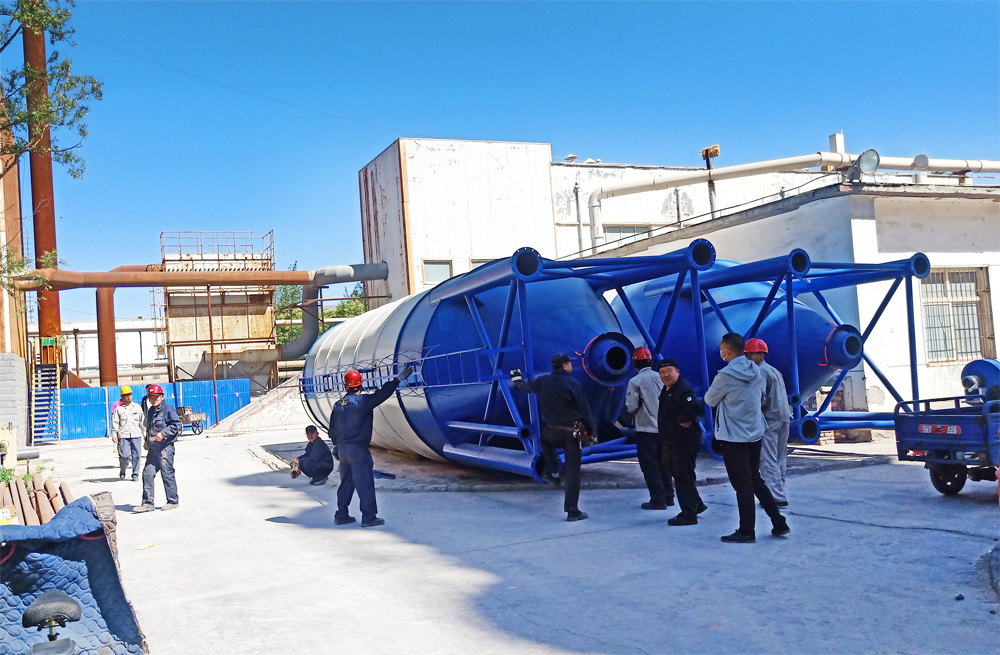 东方钽业机电维修分厂完成氢氧化罐起吊安装工作