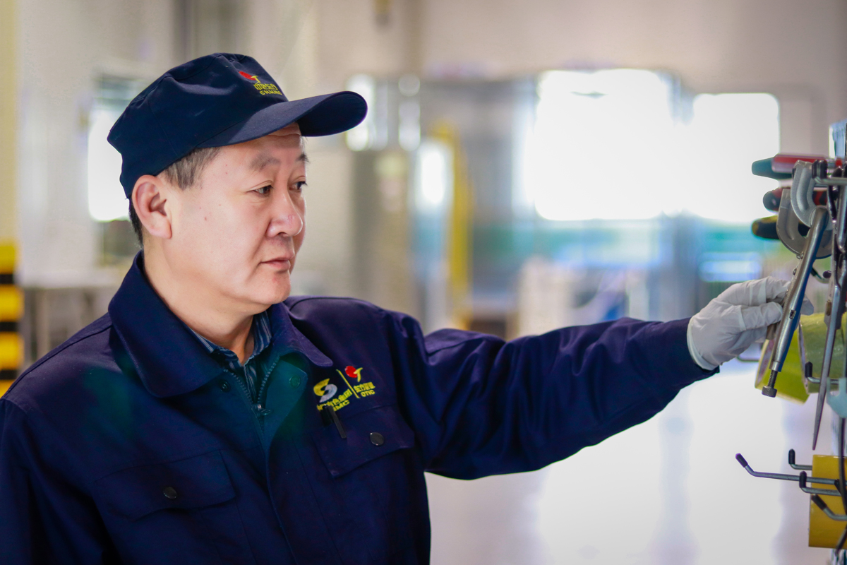 张宁峰荣获中国有色集团第二届“有色工匠”荣誉称号