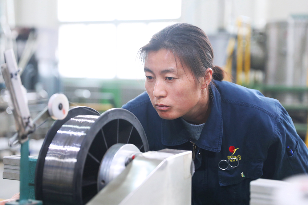 【图片新闻】钽丝分厂多措并举保生产