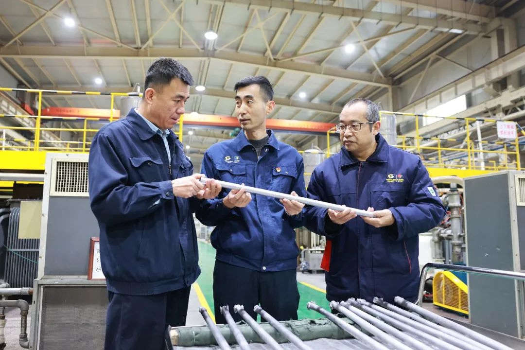 【聚焦两会】王东新代表：一手抓科研，一手托民生